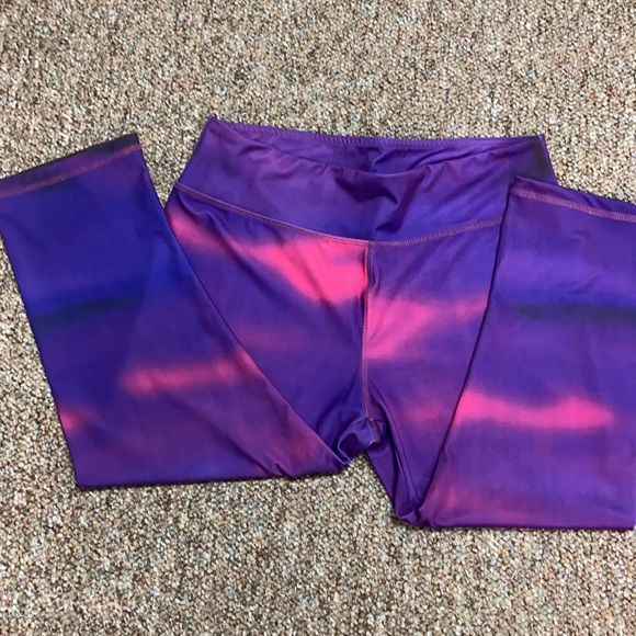 Take a Walk purple & pink yoga Capri pants - size Medium - Picture 4 of 11